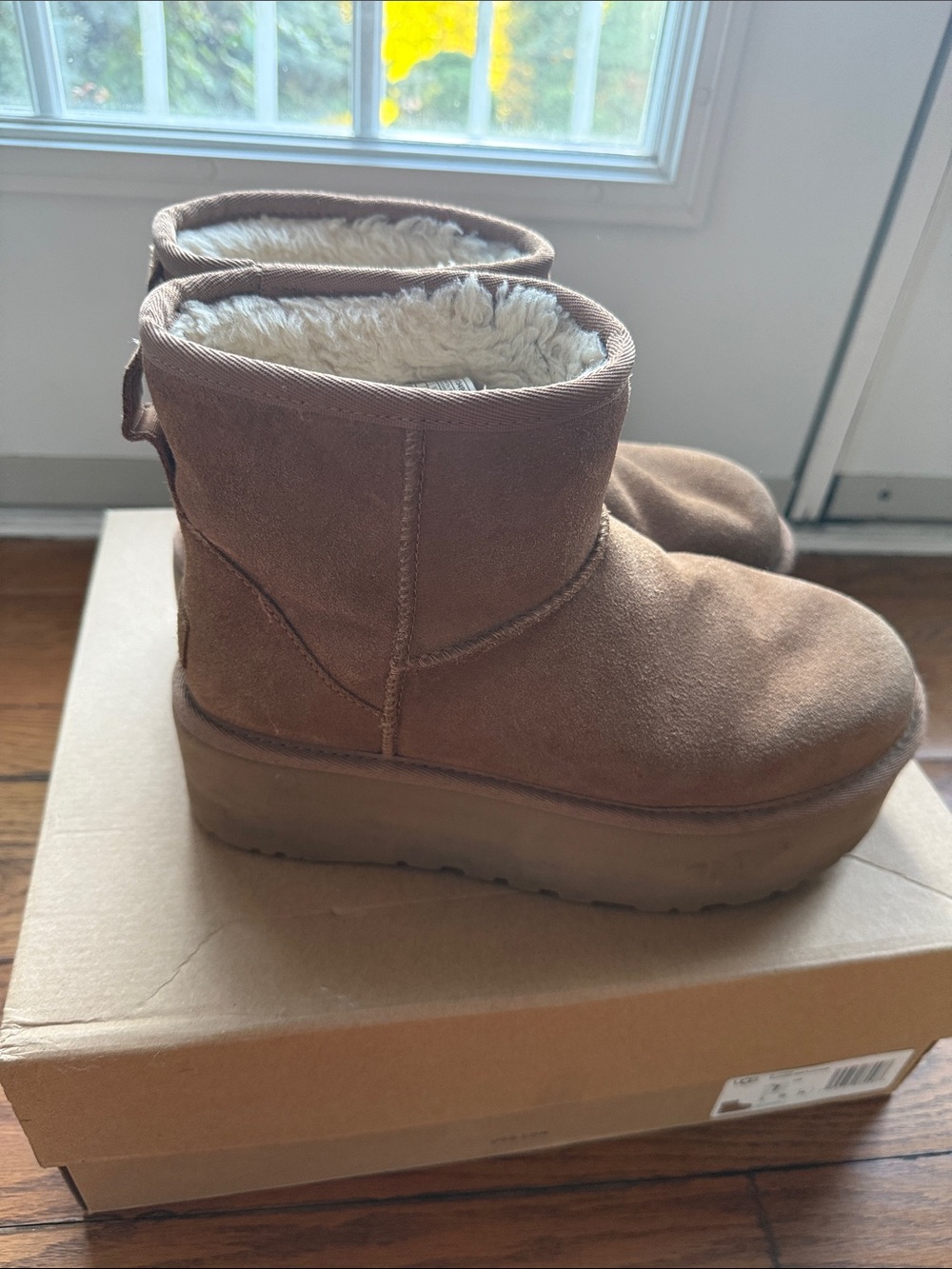 UGG classic mini platform